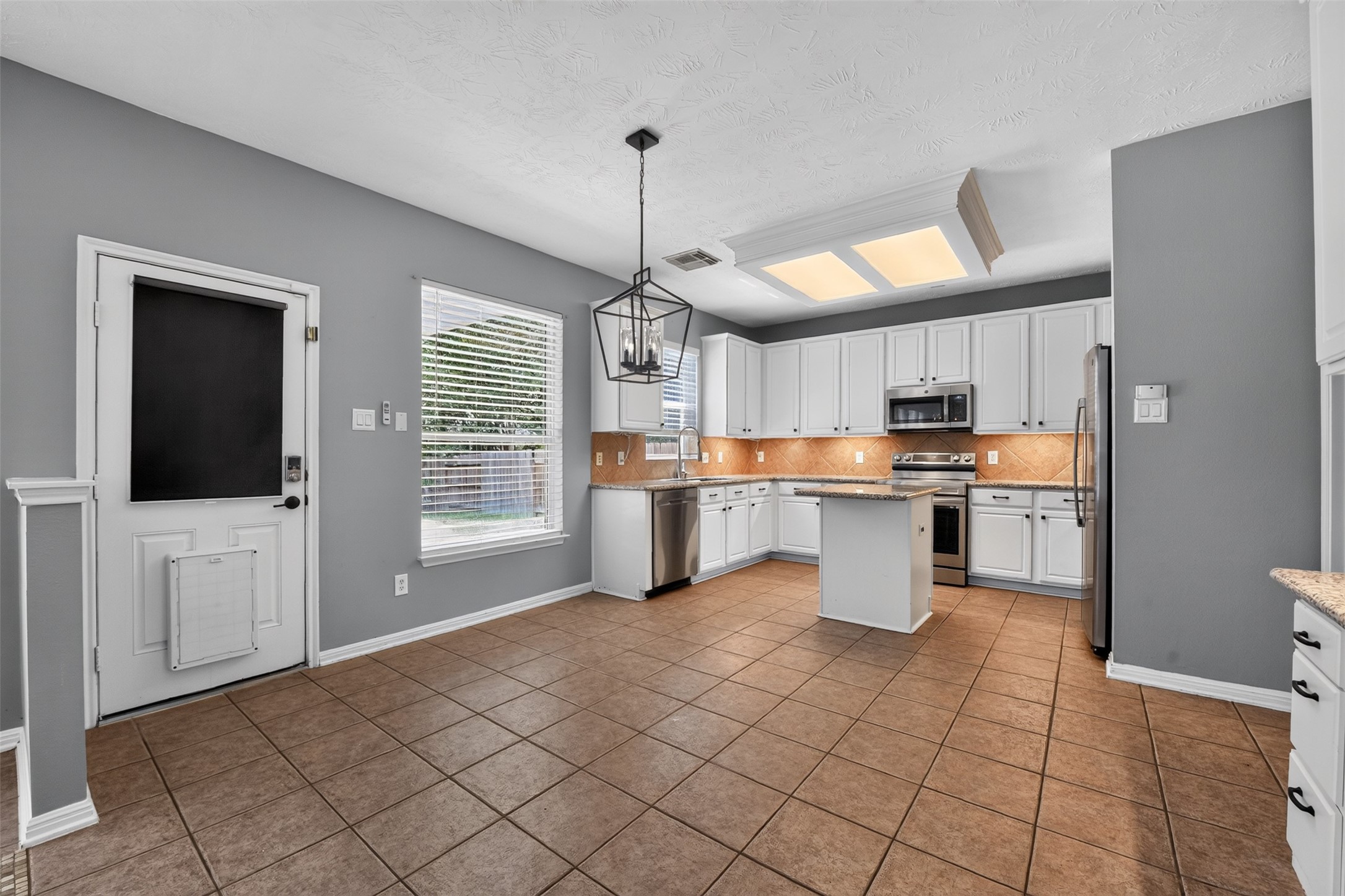 102 North Queenscliff Circle Spring, TX 77382 - Photo 14 of 37 Gallery Image 14