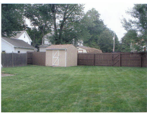 63 Amostown Road West Springfield, MA 01089 - Photo 3 of 5