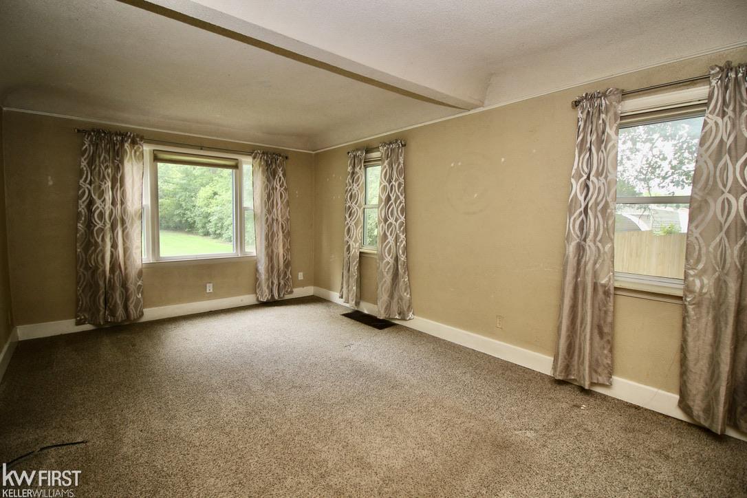 4404 North Genesee Road Flint, MI 48506 - Photo 6 of 18 50043469-5.JPG