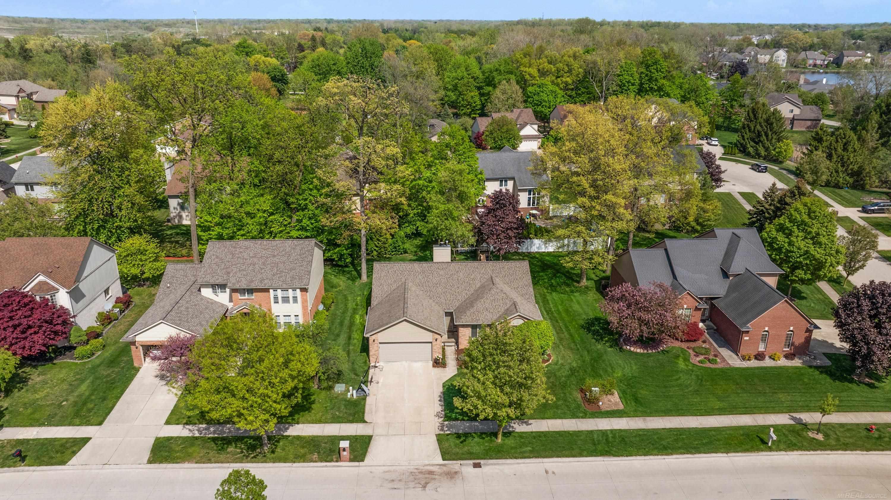 2053 Roundtree Rochester Hills, MI 48307 - Photo 6 of 22
