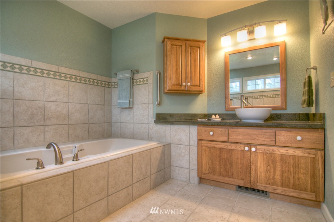 4922 Blvd Ext Road Southeast Olympia, WA 98501 - Photo 15 of 25
