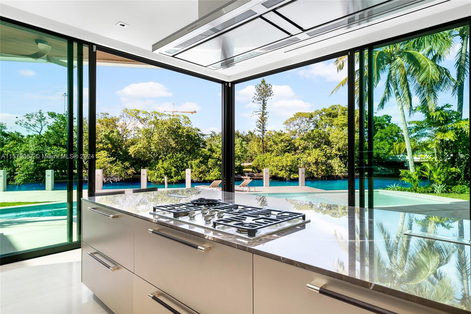 3172 North Bay Road Miami Beach, FL 33140 - Photo 11 of 37