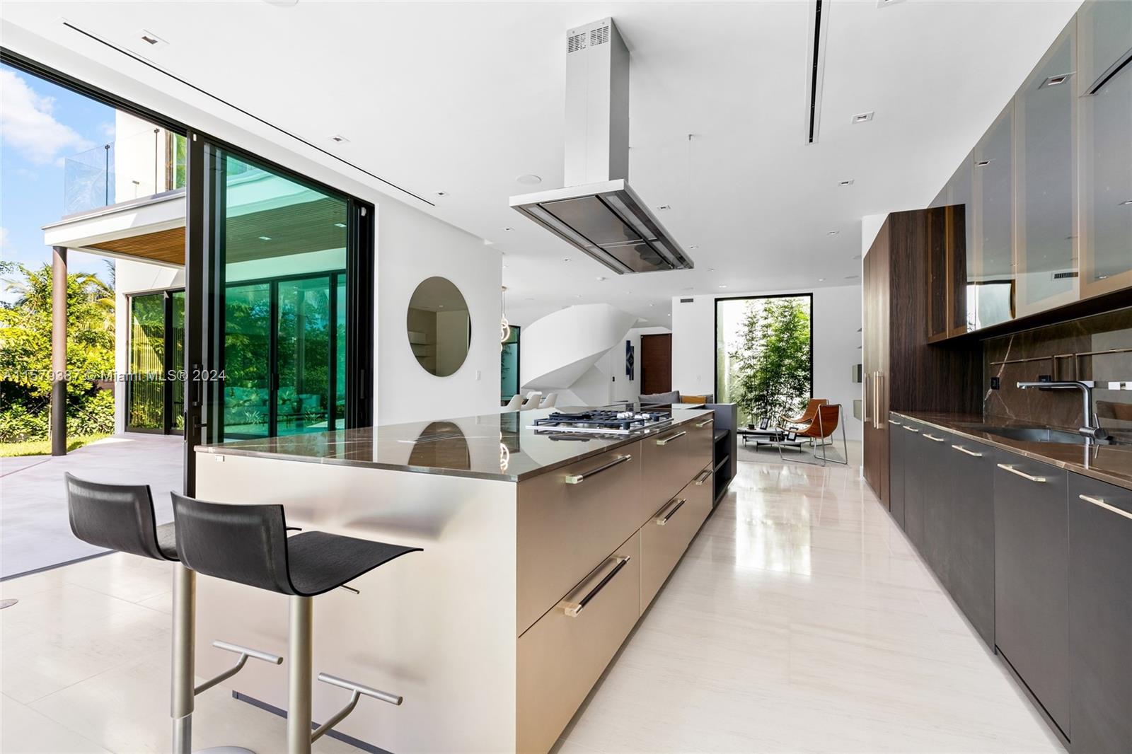 3172 North Bay Road Miami Beach, FL 33140 - Photo 12 of 37