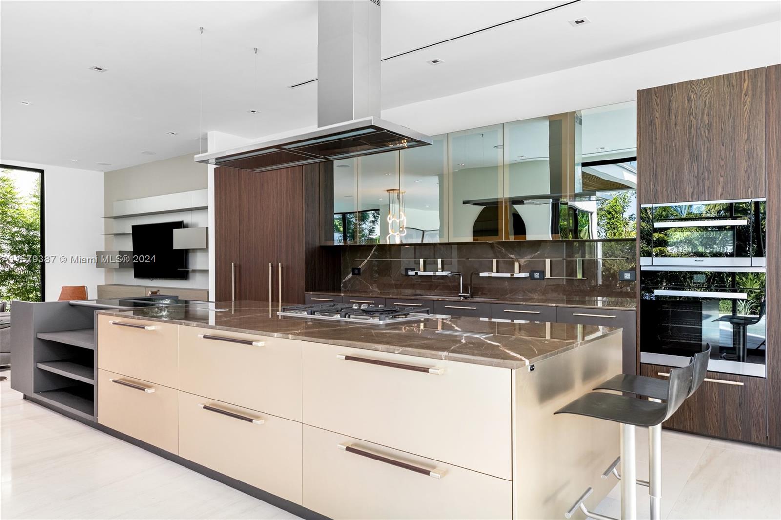 3172 North Bay Road Miami Beach, FL 33140 - Photo 13 of 37