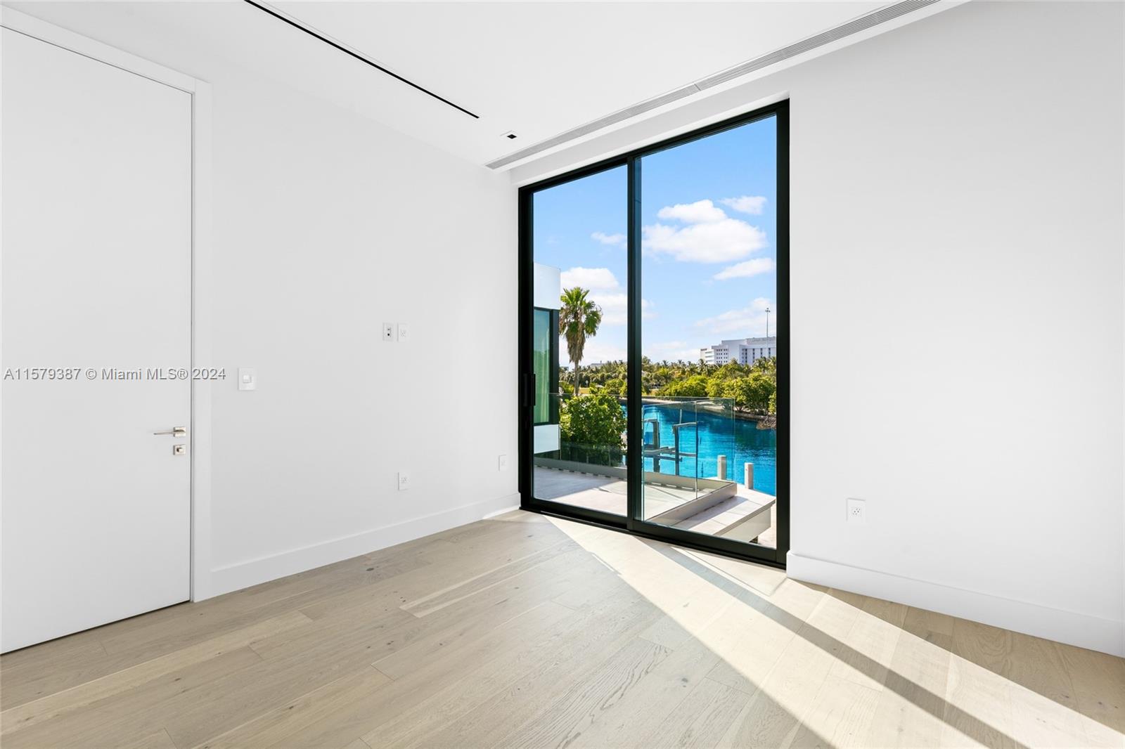 3172 North Bay Road Miami Beach, FL 33140 - Photo 19 of 37