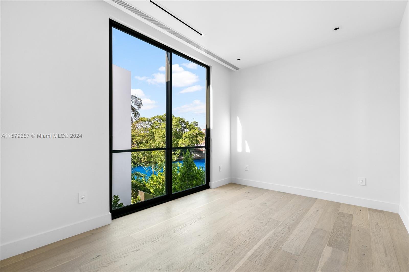 3172 North Bay Road Miami Beach, FL 33140 - Photo 20 of 37