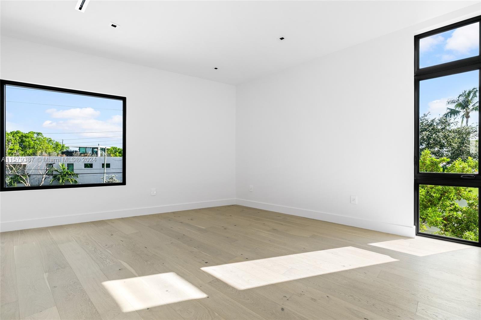 3172 North Bay Road Miami Beach, FL 33140 - Photo 21 of 37