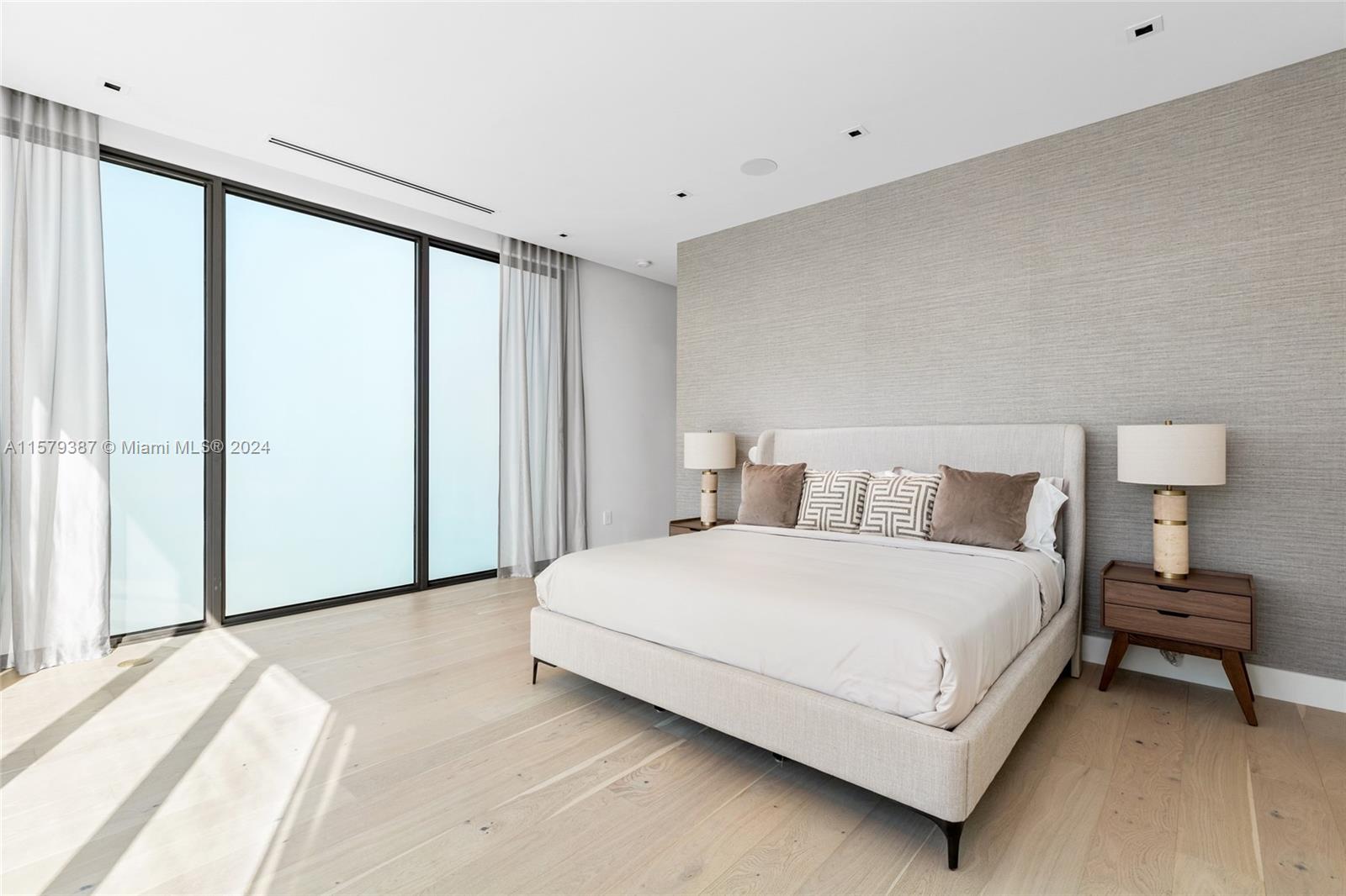 3172 North Bay Road Miami Beach, FL 33140 - Photo 26 of 37