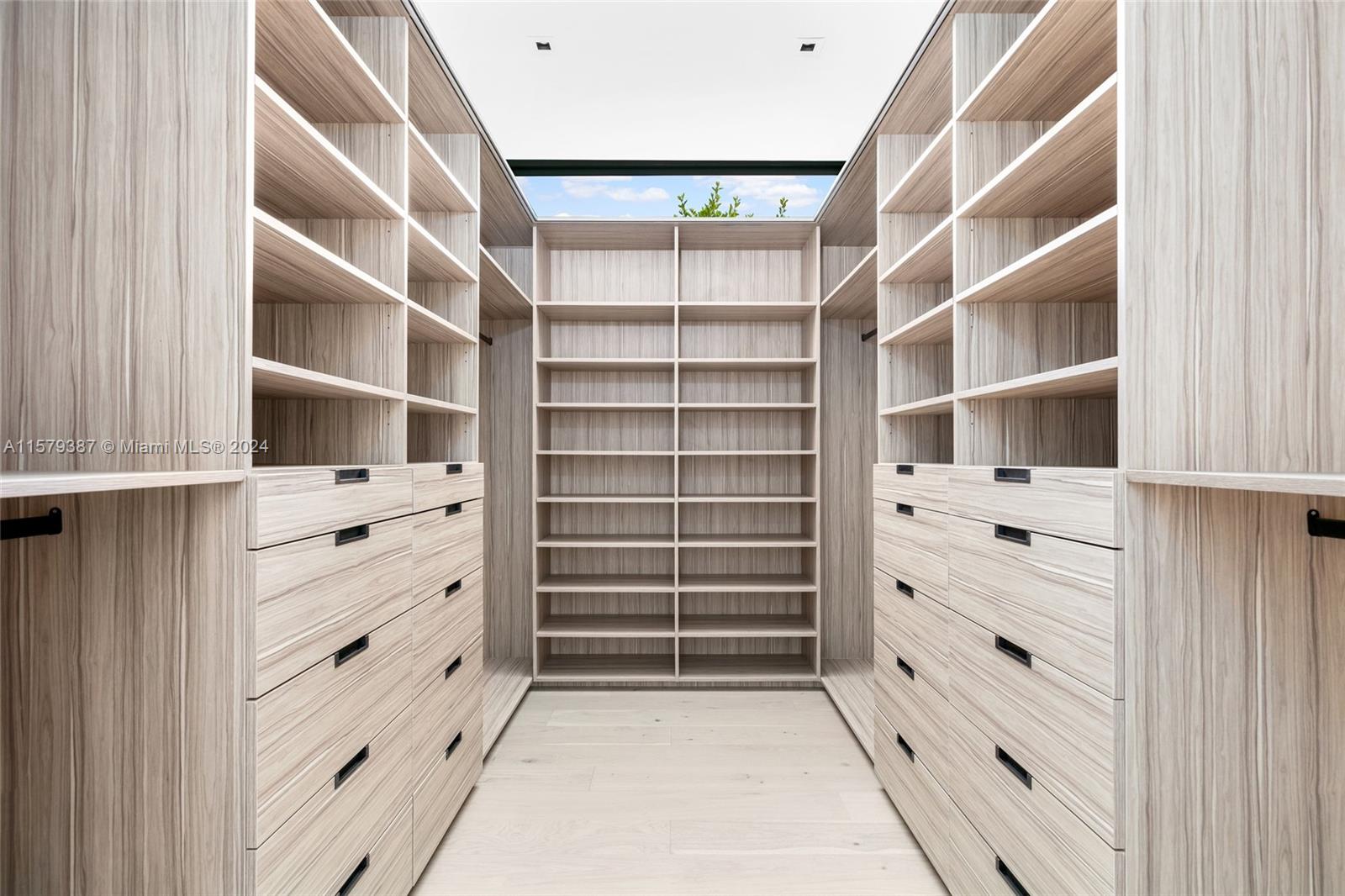 3172 North Bay Road Miami Beach, FL 33140 - Photo 27 of 37