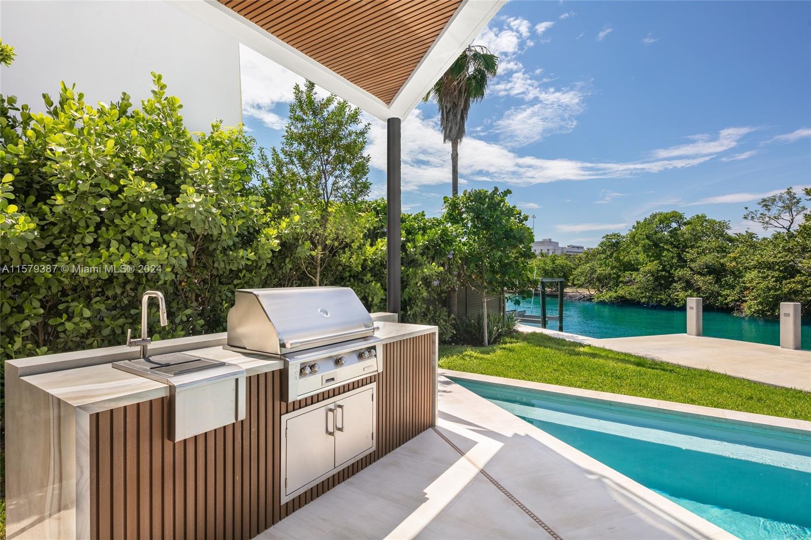 3172 North Bay Road Miami Beach, FL 33140 - Photo 28 of 37