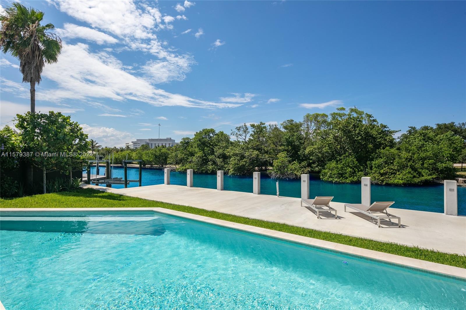 3172 North Bay Road Miami Beach, FL 33140 - Photo 30 of 37