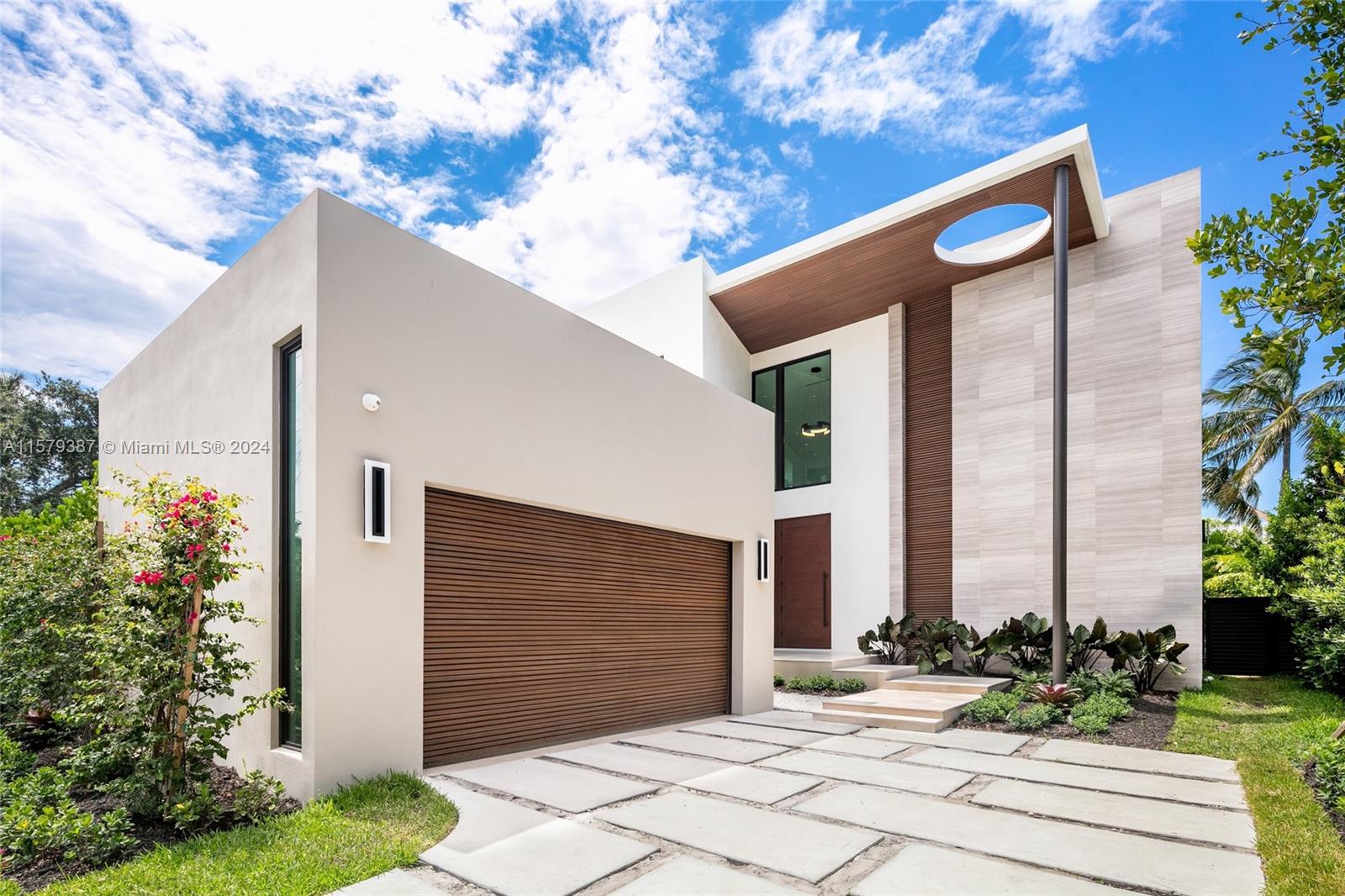 3172 North Bay Road Miami Beach, FL 33140 - Photo 3 of 37