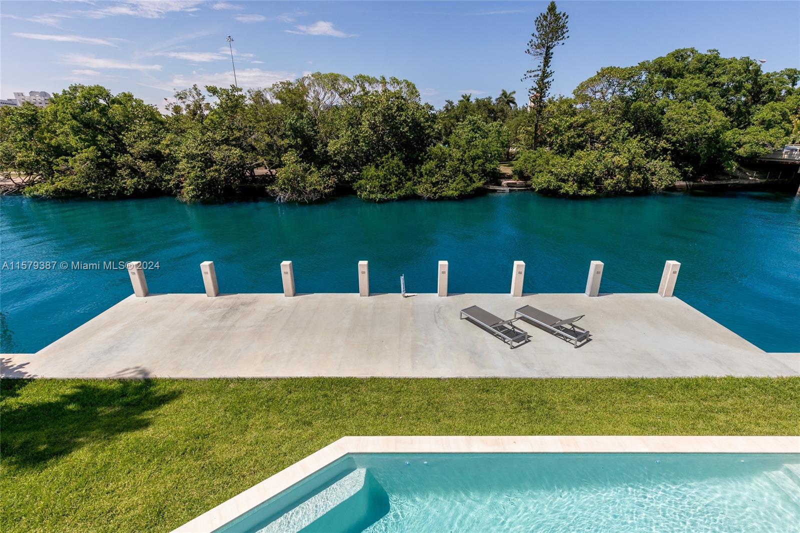 3172 North Bay Road Miami Beach, FL 33140 - Photo 32 of 37