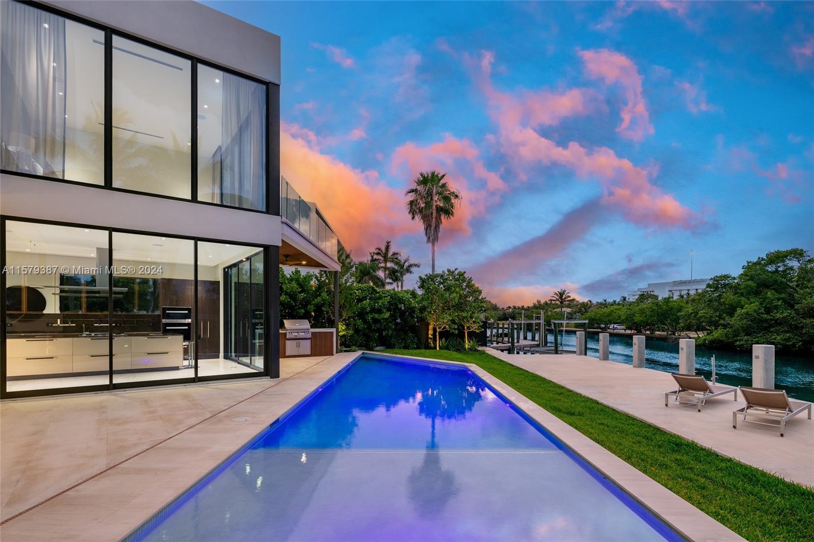 3172 North Bay Road Miami Beach, FL 33140 - Photo 35 of 37