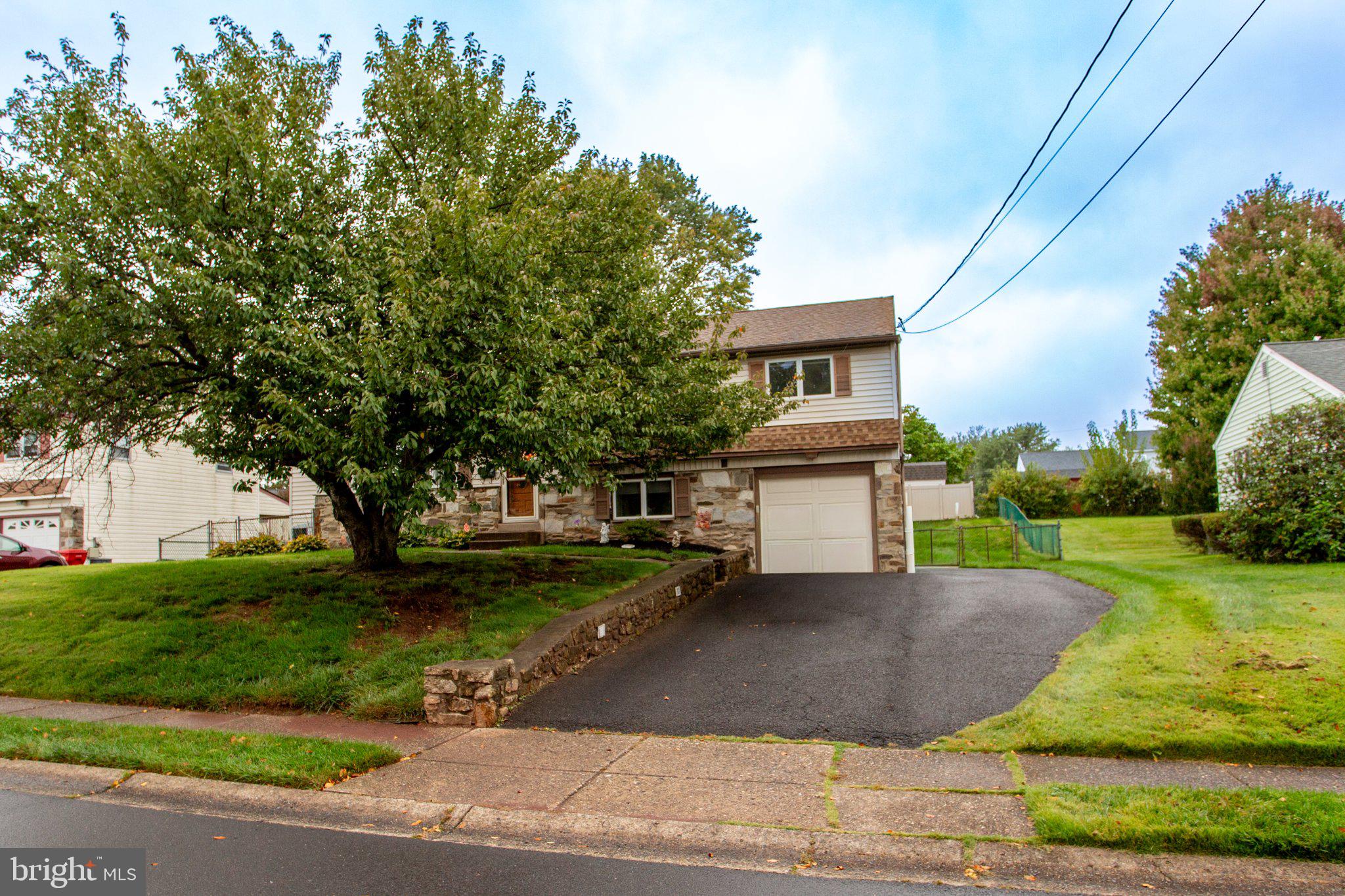 995 Hilltop Road Warminster, PA 18974 - Photo 4 of 55 Gallery Image 4