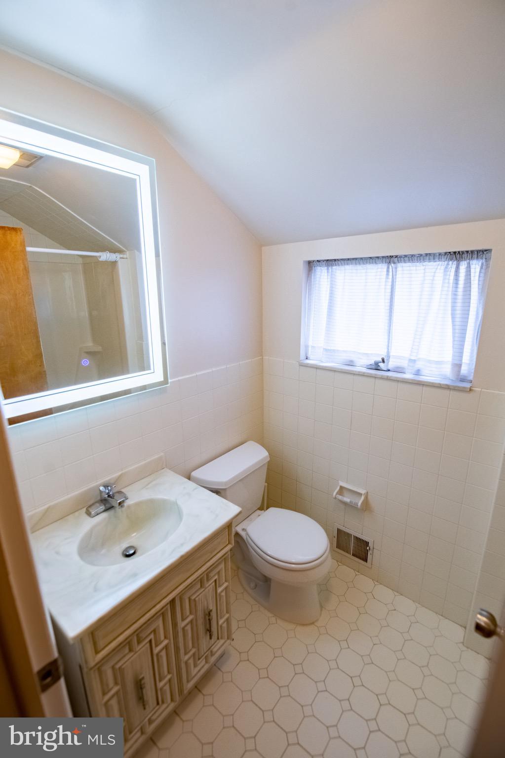 26 Briar Road Oreland, PA 19075 - Photo 28 of 44 Master Bathtroom