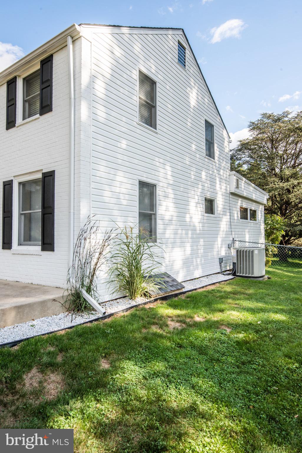 26 Briar Road Oreland, PA 19075 - Photo 4 of 44 Exterior Side