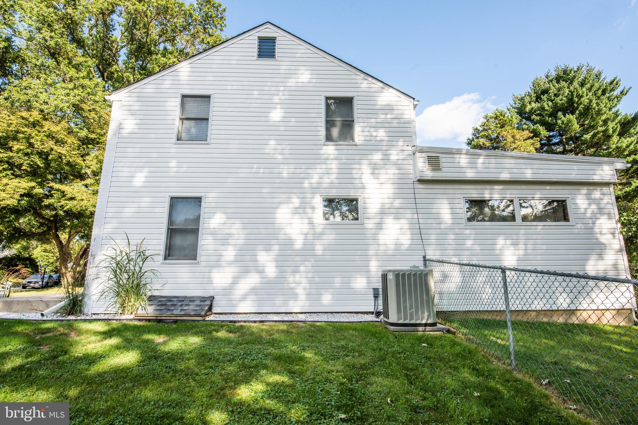26 Briar Road Oreland, PA 19075 - Photo 6 of 44 Exterior Side