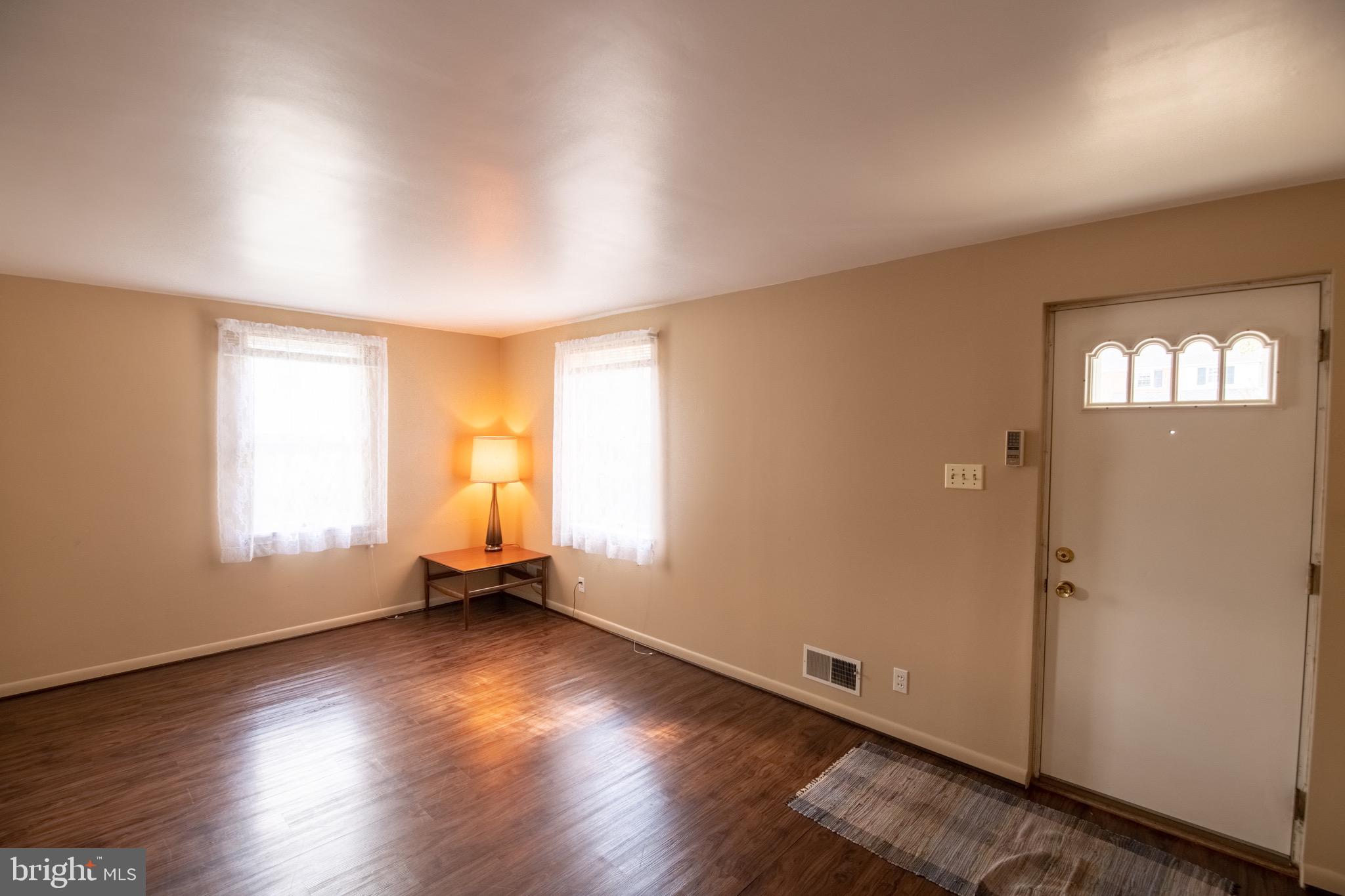 26 Briar Road Oreland, PA 19075 - Photo 8 of 44 Living Room