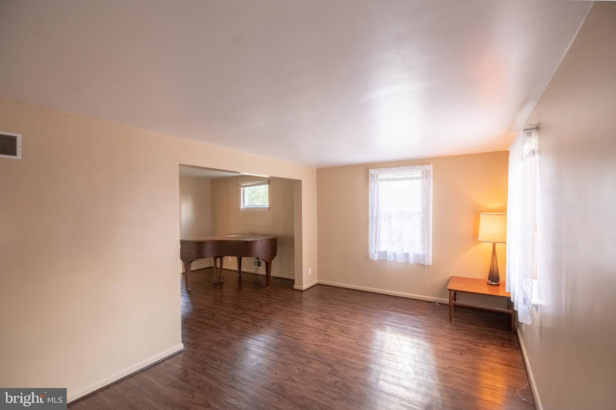26 Briar Road Oreland, PA 19075 - Photo 9 of 44 Living Room