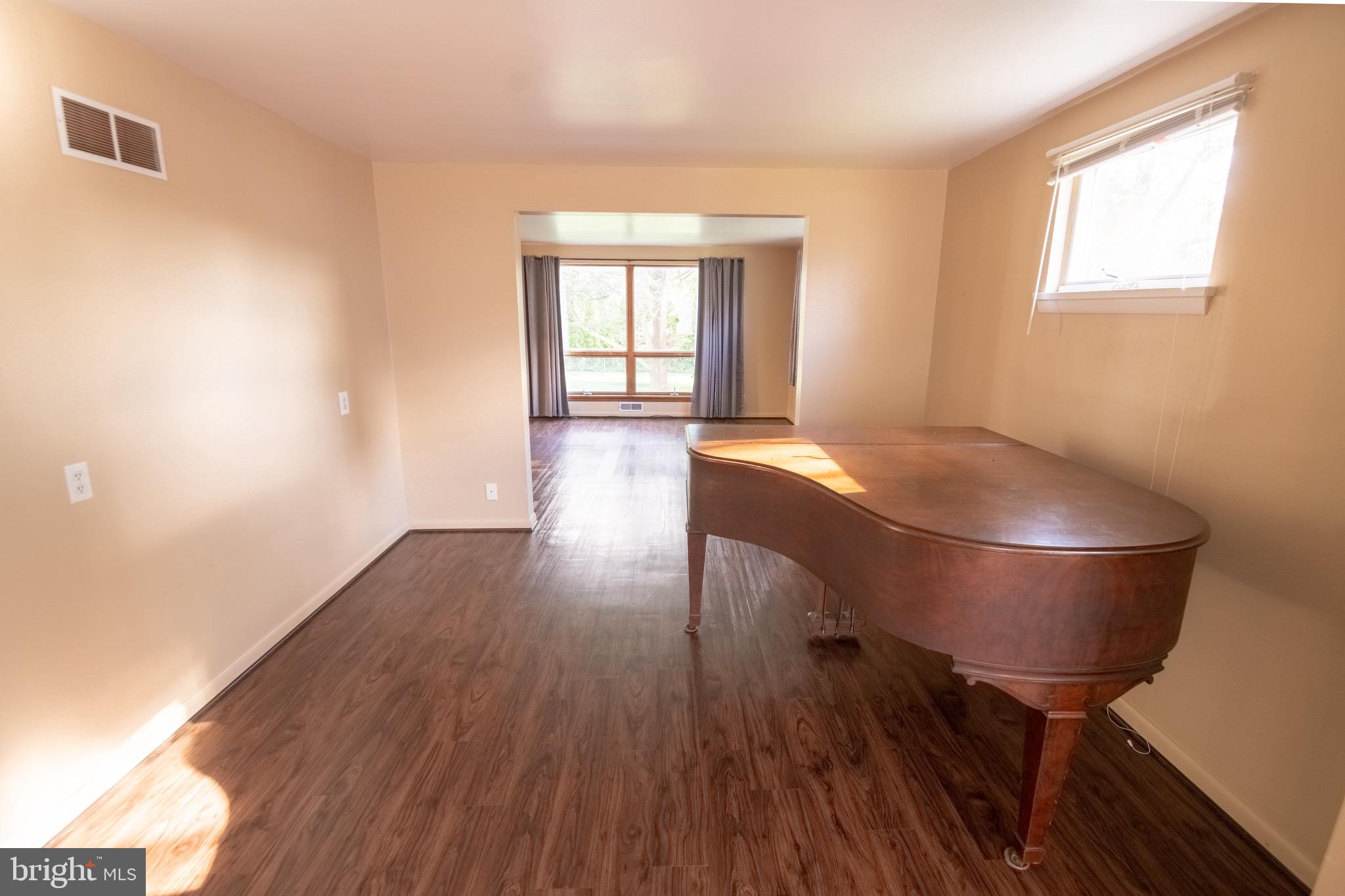 26 Briar Road Oreland, PA 19075 - Photo 10 of 44 Family Room