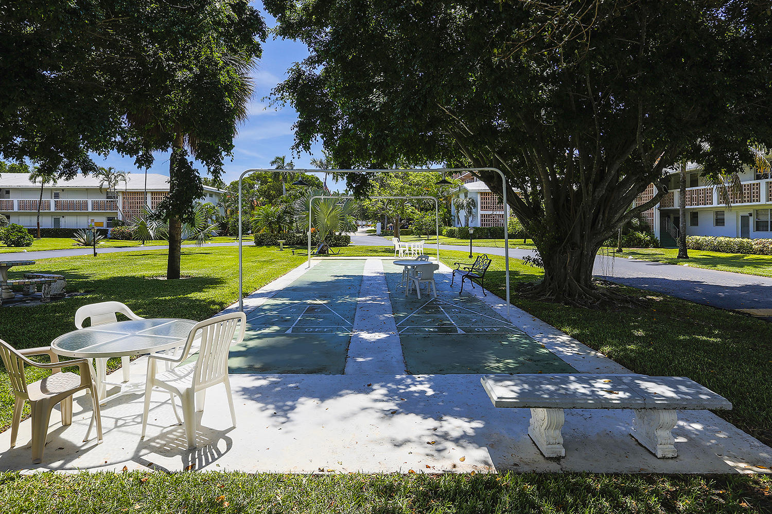 20 Southeast 13th Street, Unit C1 Boca Raton, FL 33432 - Photo 17 of 19 a view of a backyard with sitting area