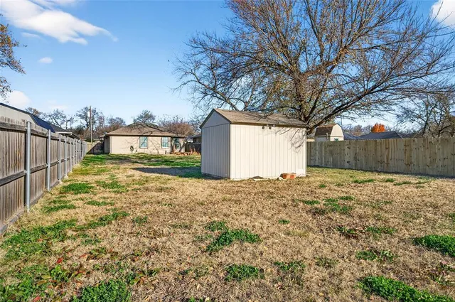 $1,700 | 704 East Sycamore Street, Sherman, TX 75090