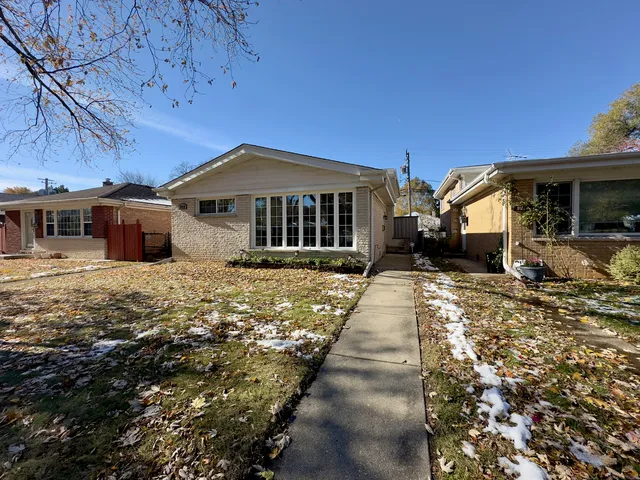 $2,900 | 9910 Crawford Avenue, Skokie, IL 60076