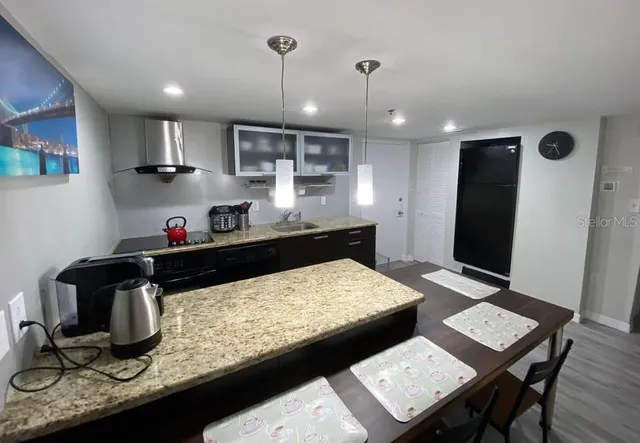 $2,190 | 701 South Madison Avenue, Unit 421, Clearwater, FL 33756