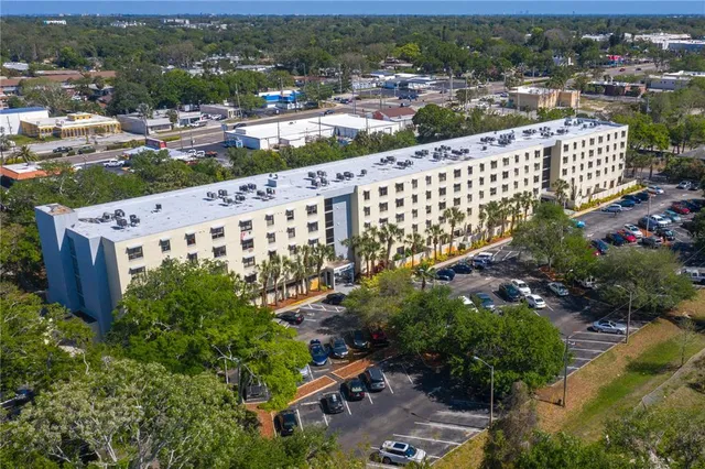 $2,190 | 701 South Madison Avenue, Unit 421, Clearwater, FL 33756
