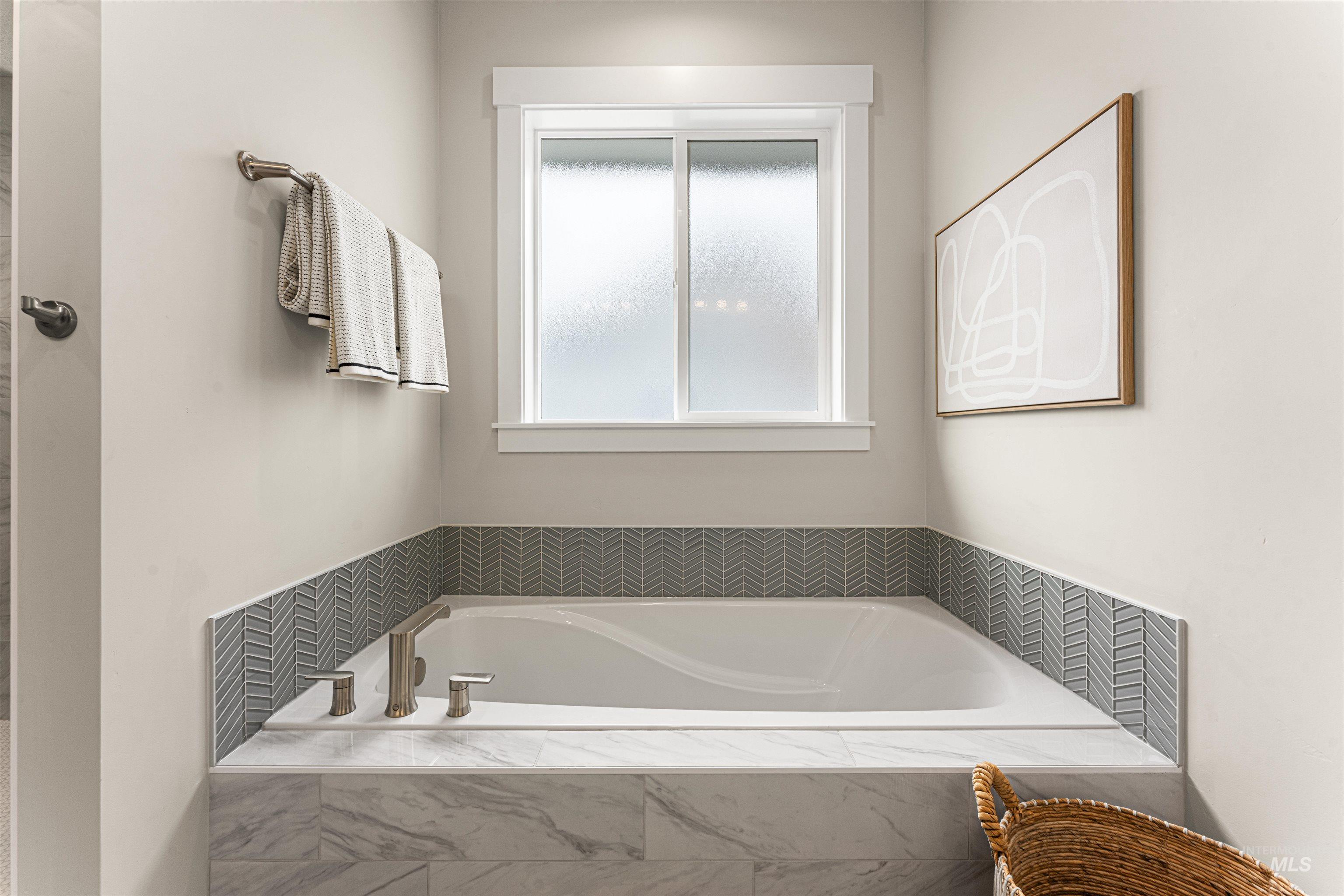 8078 Tandy Cv Street Middleton, ID 83644 - Photo 23 of 40 Bathroom with a bath