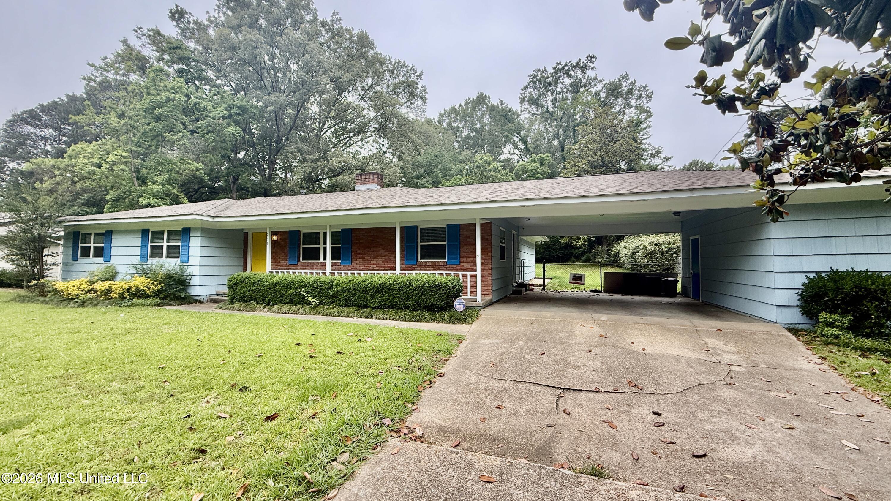 219 McCree Drive Clinton, MS 39056 - Photo 2 of 31 IMG_7645