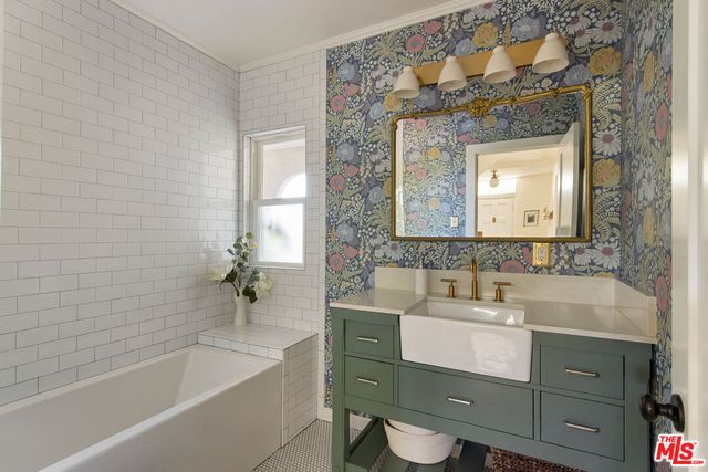 a view of entryway and hall