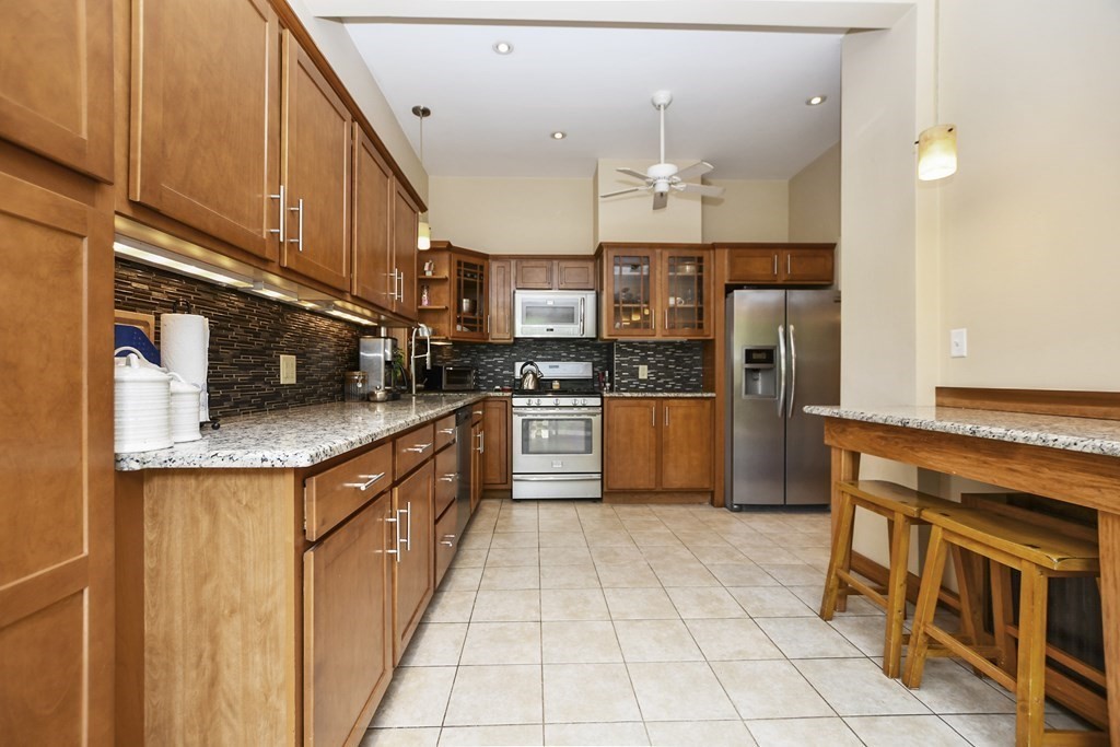 141 Bedford Road Woburn, MA 01801 - Photo 3 of 30 Gallery Image 3