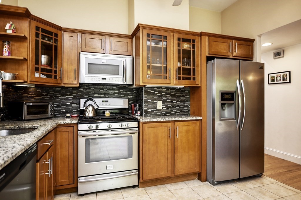141 Bedford Road Woburn, MA 01801 - Photo 5 of 30 Gallery Image 5