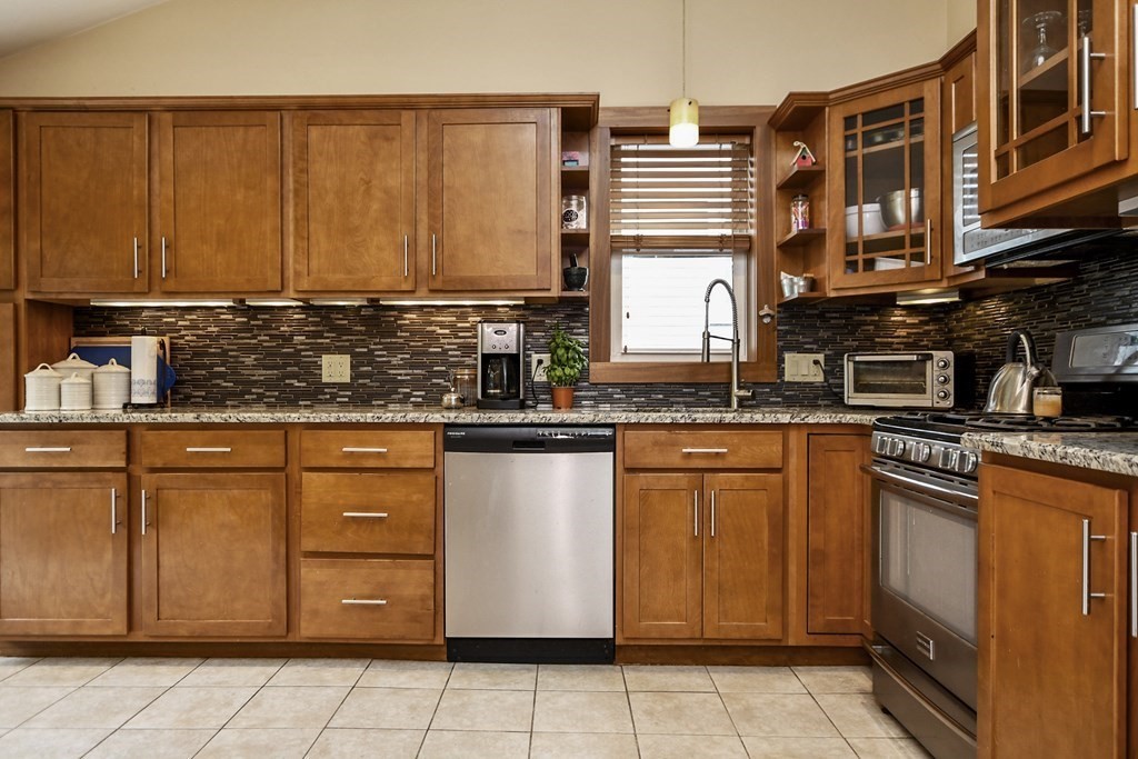 141 Bedford Road Woburn, MA 01801 - Photo 6 of 30 Gallery Image 6