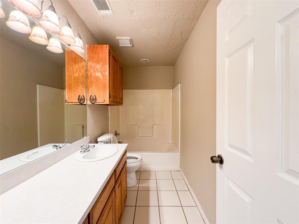 6568 Michael Road Sanger, TX 76266 - Photo 13 of 27 2nd Full Bath on Main Floor