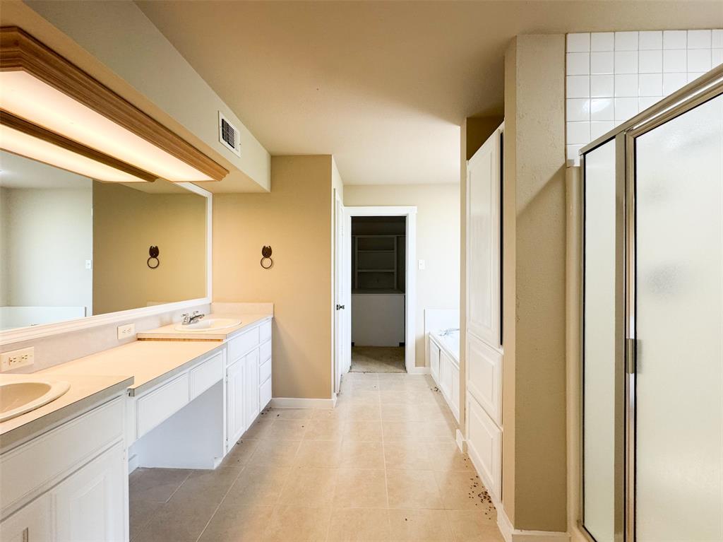 6568 Michael Road Sanger, TX 76266 - Photo 15 of 27 Primary Bathroom