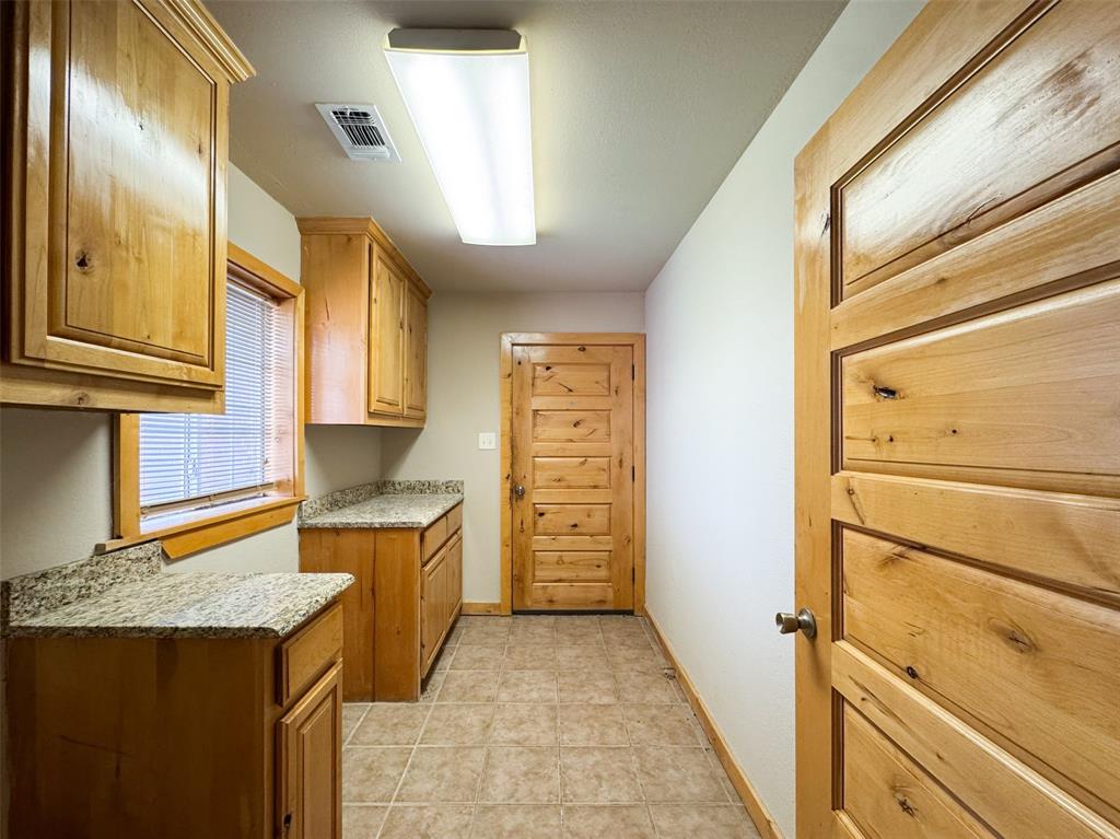 6568 Michael Road Sanger, TX 76266 - Photo 22 of 27 Laundry