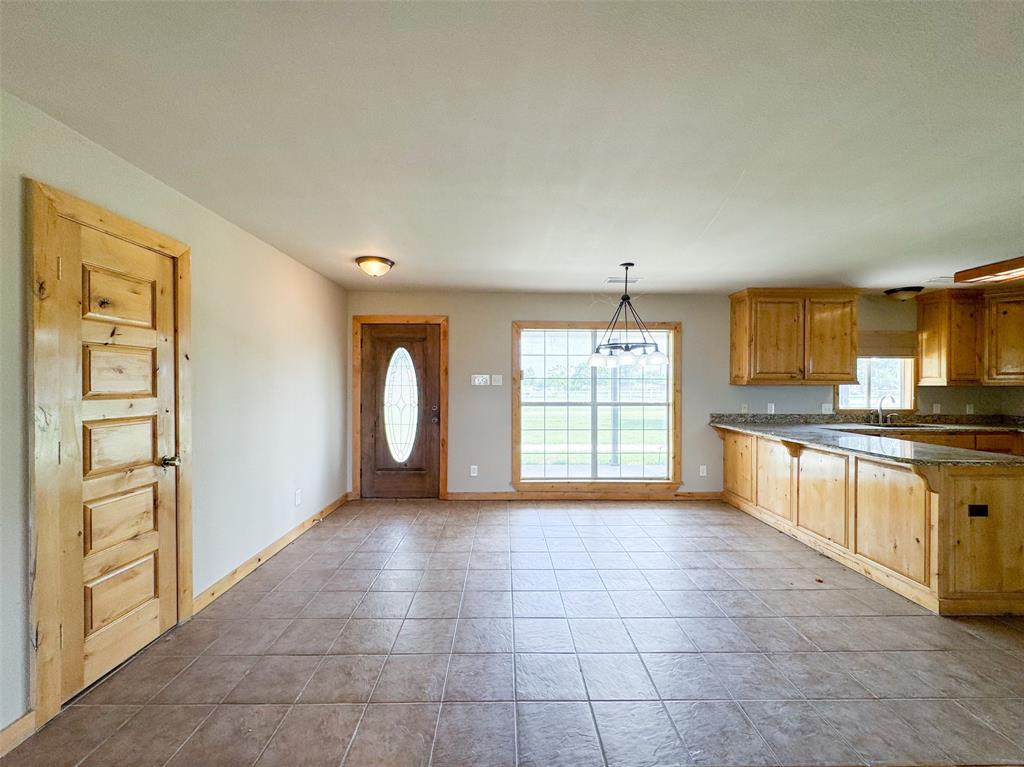 6568 Michael Road Sanger, TX 76266 - Photo 7 of 27 Entry/Dining