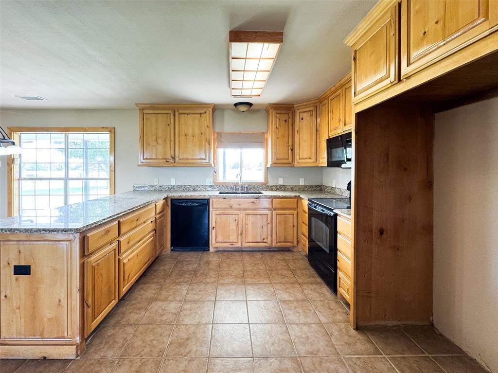 6568 Michael Road Sanger, TX 76266 - Photo 8 of 27