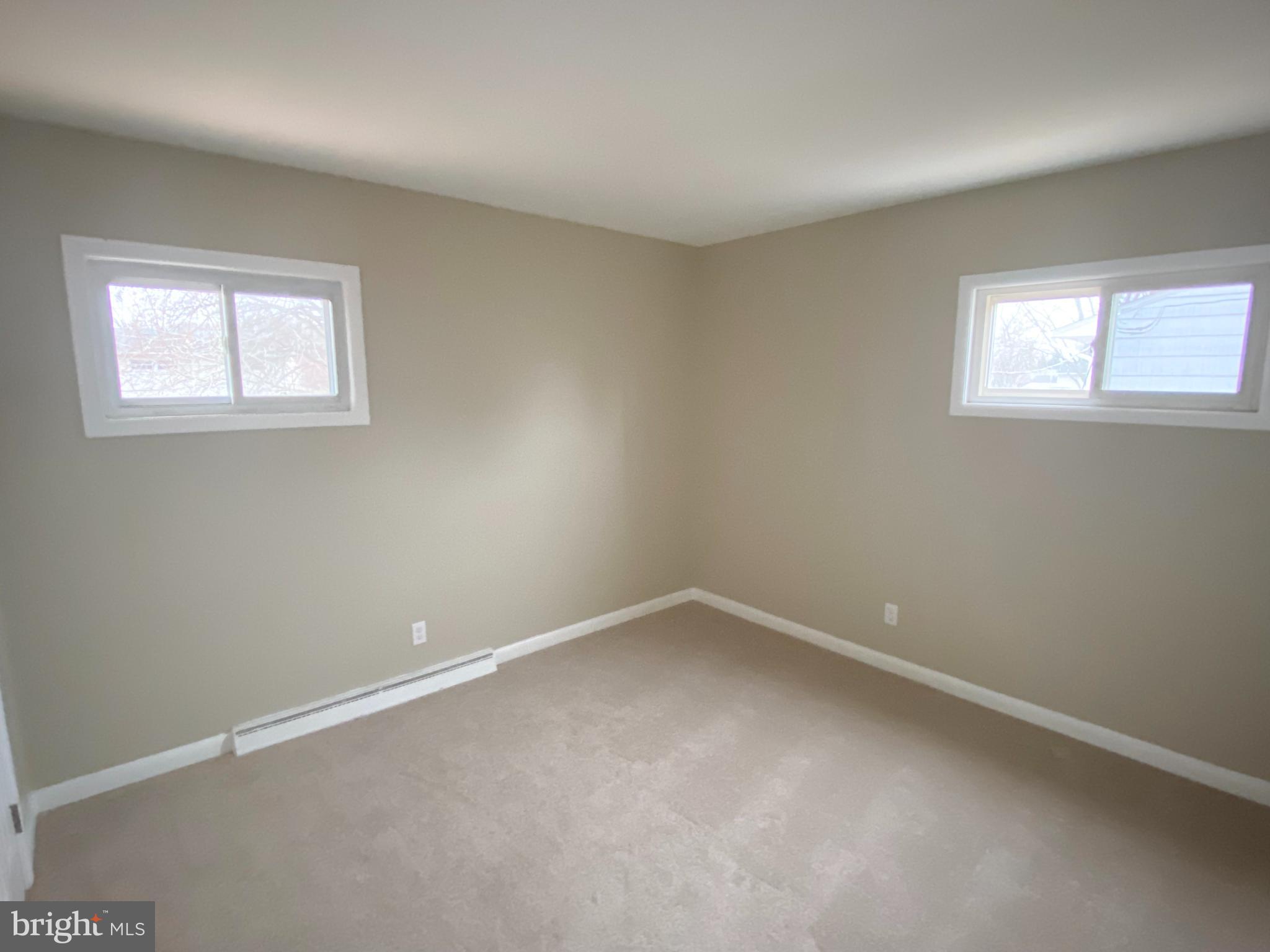21 Merion Road Newark, DE 19713 - Photo 20 of 28 an empty room with a window