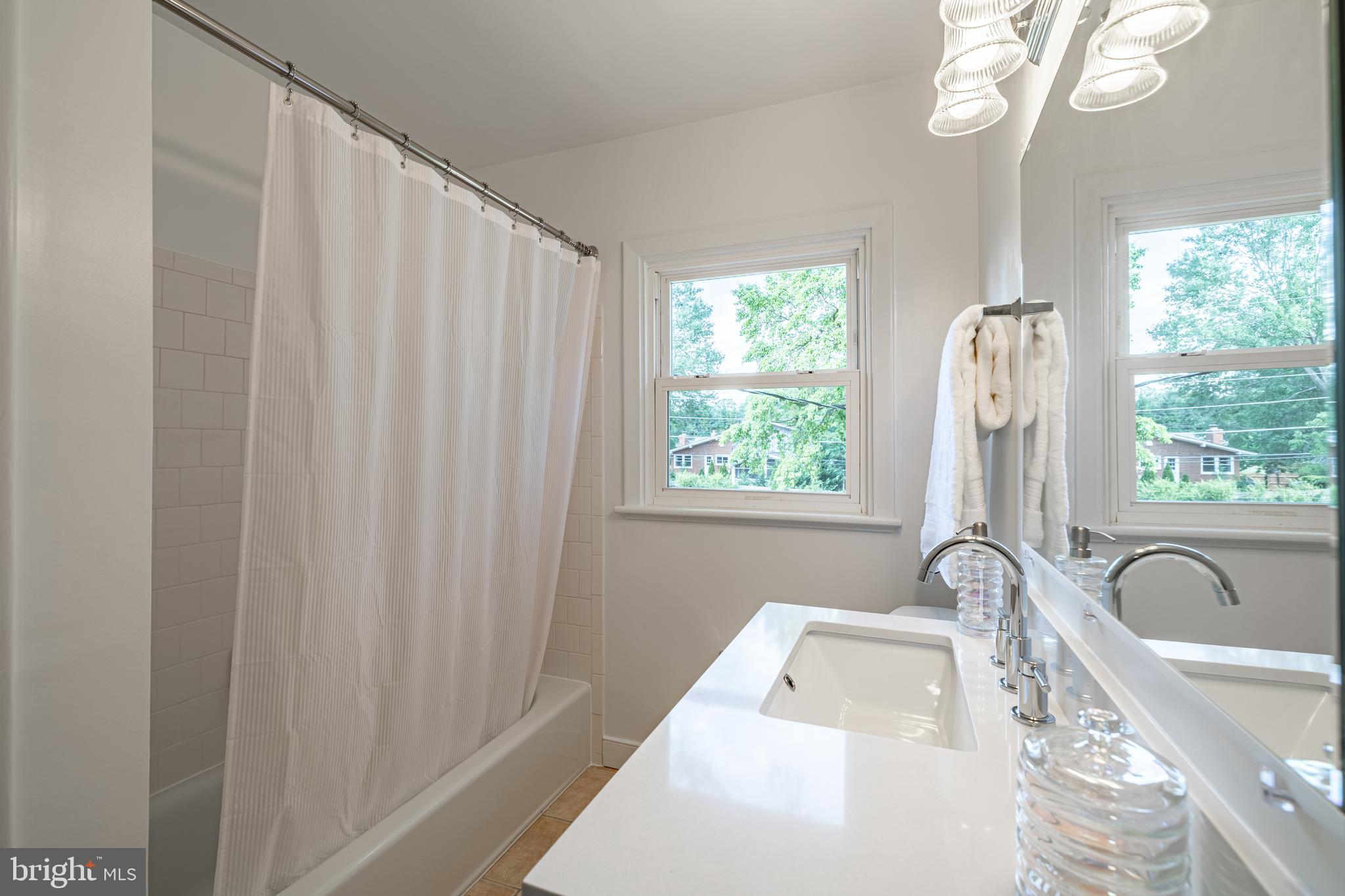 8006 Anoka Road Henrico, VA 23229 - Photo 23 of 36 Freshly updated hall bath