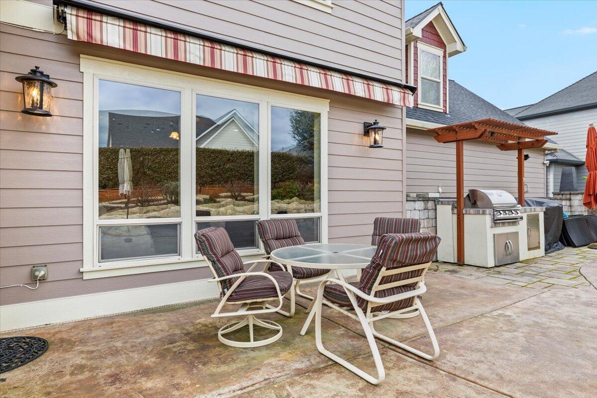 637 Oak Wood Eagle Point, OR 97524 - Photo 37 of 47