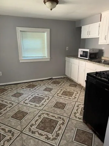 $1,850 | 123 West Parmenter Street, Unit 1, Newburgh, NY 12550