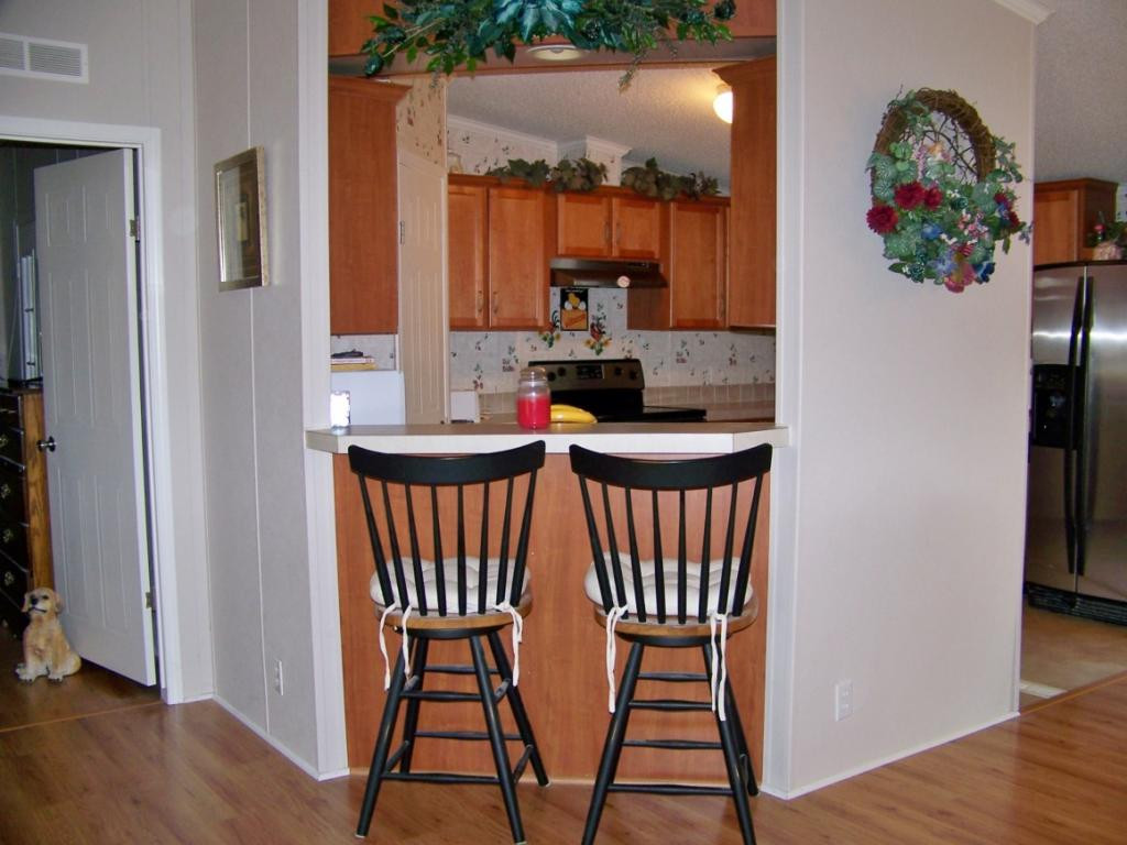 150 Pactolus Road Kingsport, TN 37663 - Photo 9 of 31 Kitchen Bar Area