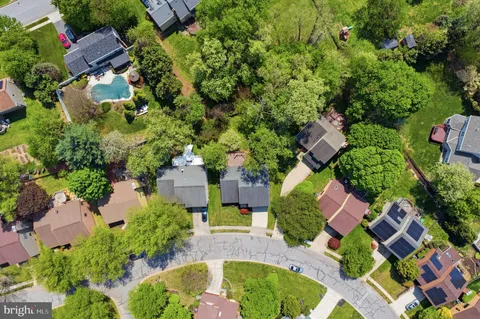 a view of a house with a yard and garden
