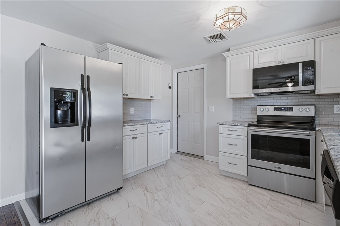132 Potowomut Road Warwick, RI 02818 - Photo 6 of 37