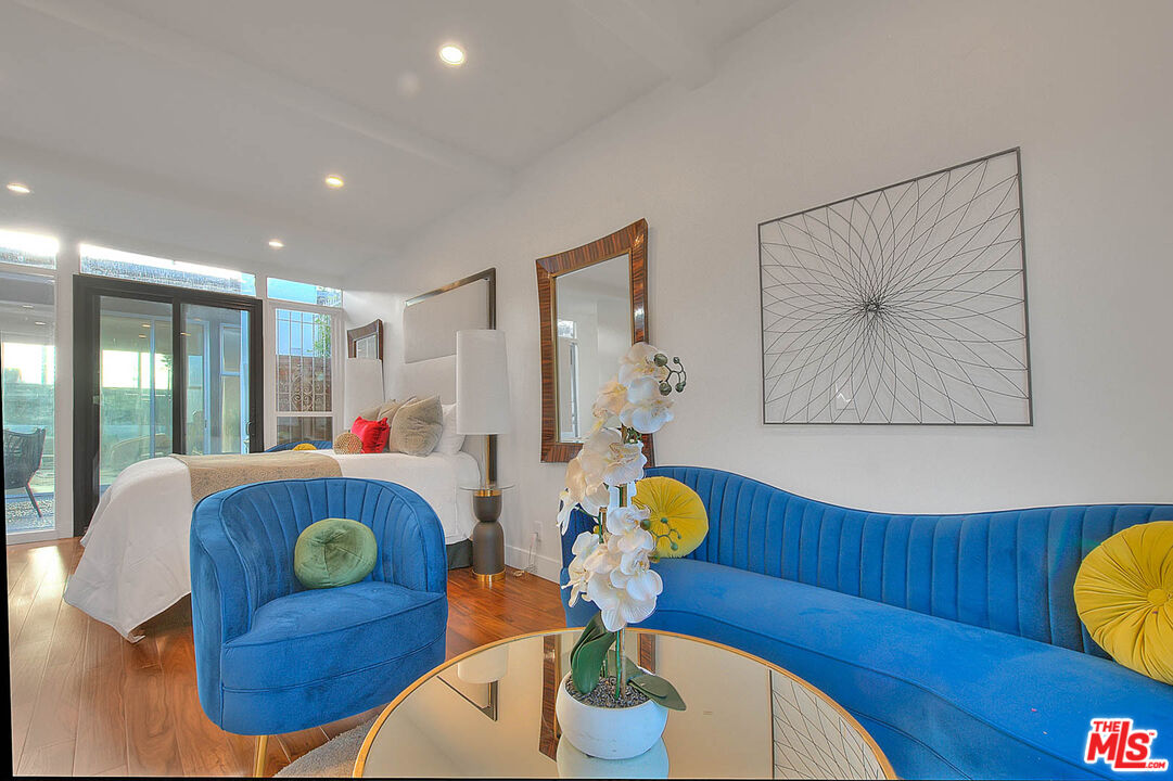 3804 Duray Place Los Angeles, CA 90008 - Photo 45 of 73 a living room with furniture and a table