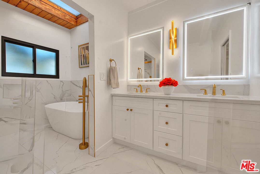 3804 Duray Place Los Angeles, CA 90008 - Photo 57 of 73 a bathroom with a double vanity sink mirror and bathtub
